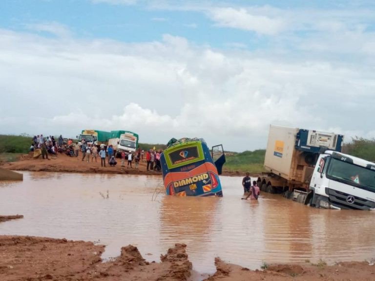 Image 2: Floods have blocked roads in floods Tana River County, Kenya, October 2019 (Kenya Red Cross Society)